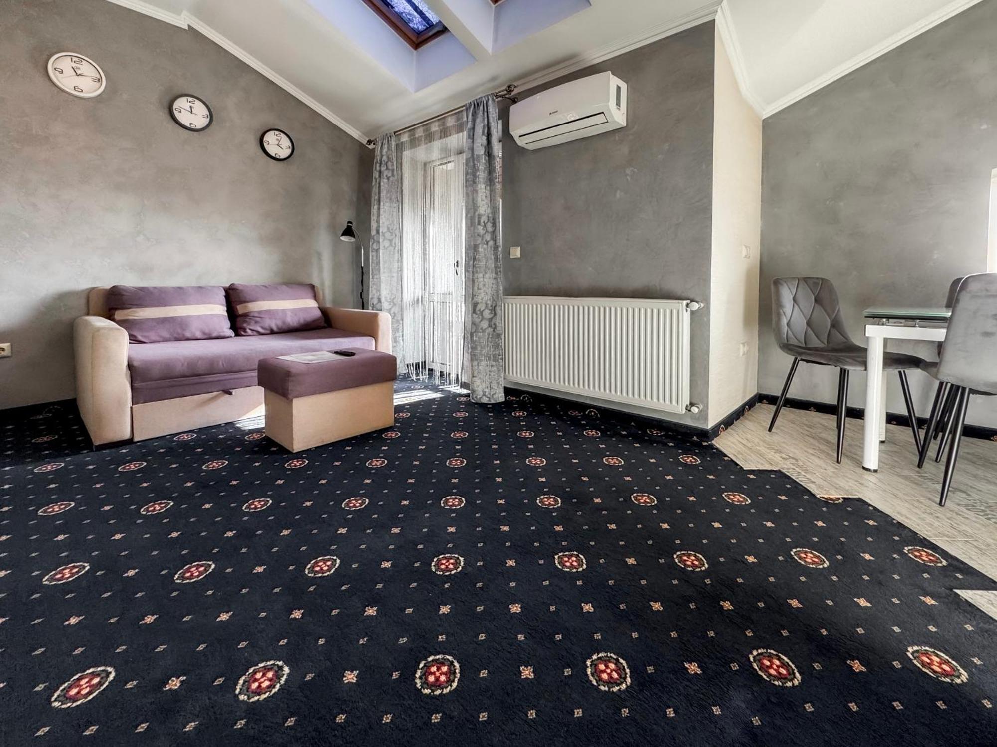 Apartments On Zaliznychna 49 Ivano Frankivsk Bagian luar foto