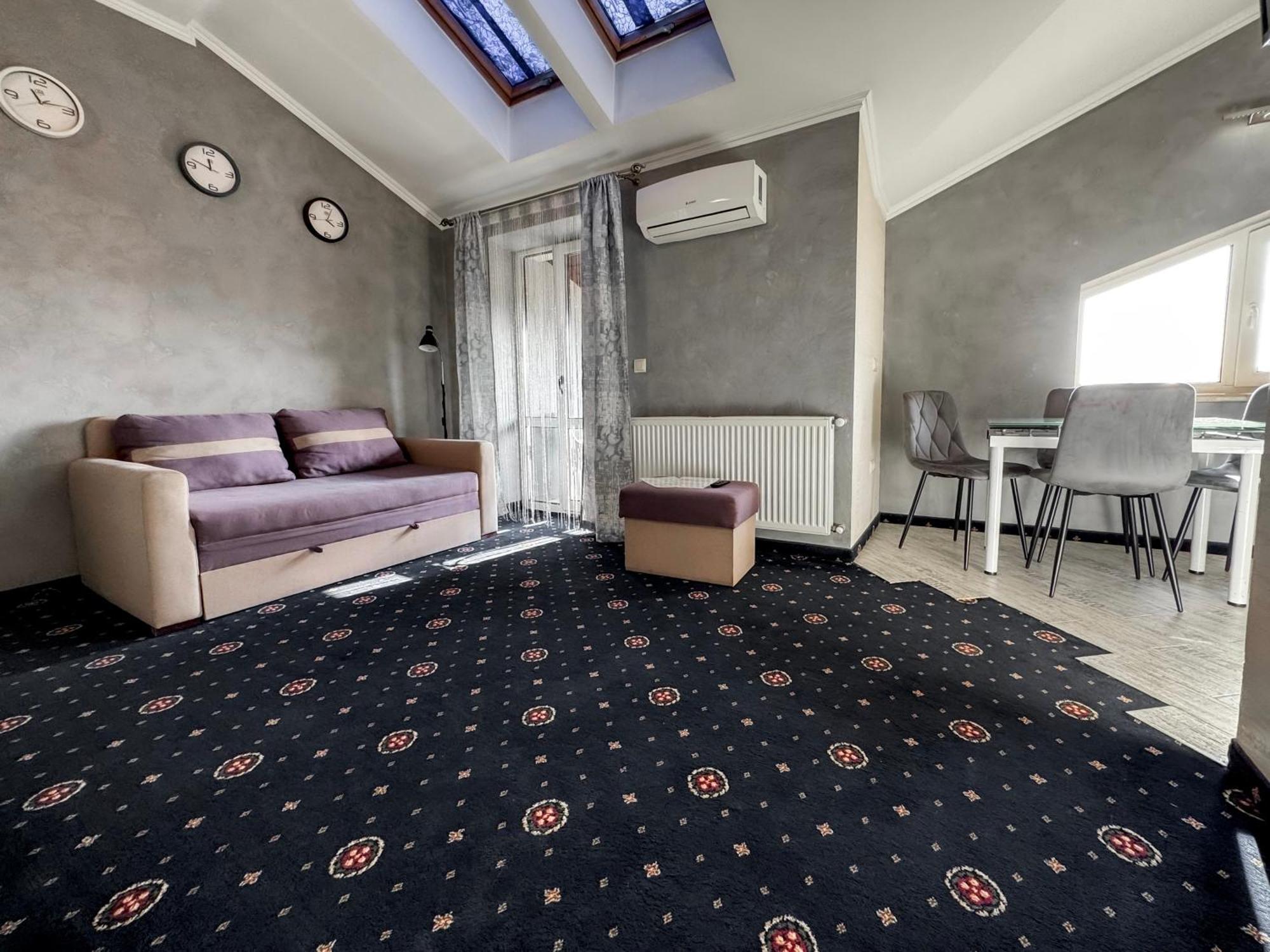 Apartments On Zaliznychna 49 Ivano Frankivsk Bagian luar foto