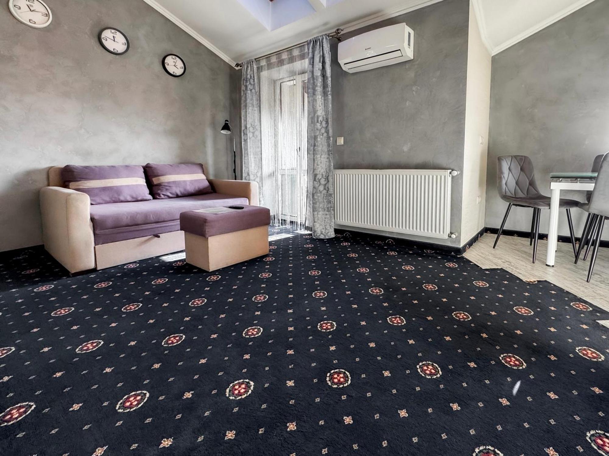 Apartments On Zaliznychna 49 Ivano Frankivsk Bagian luar foto