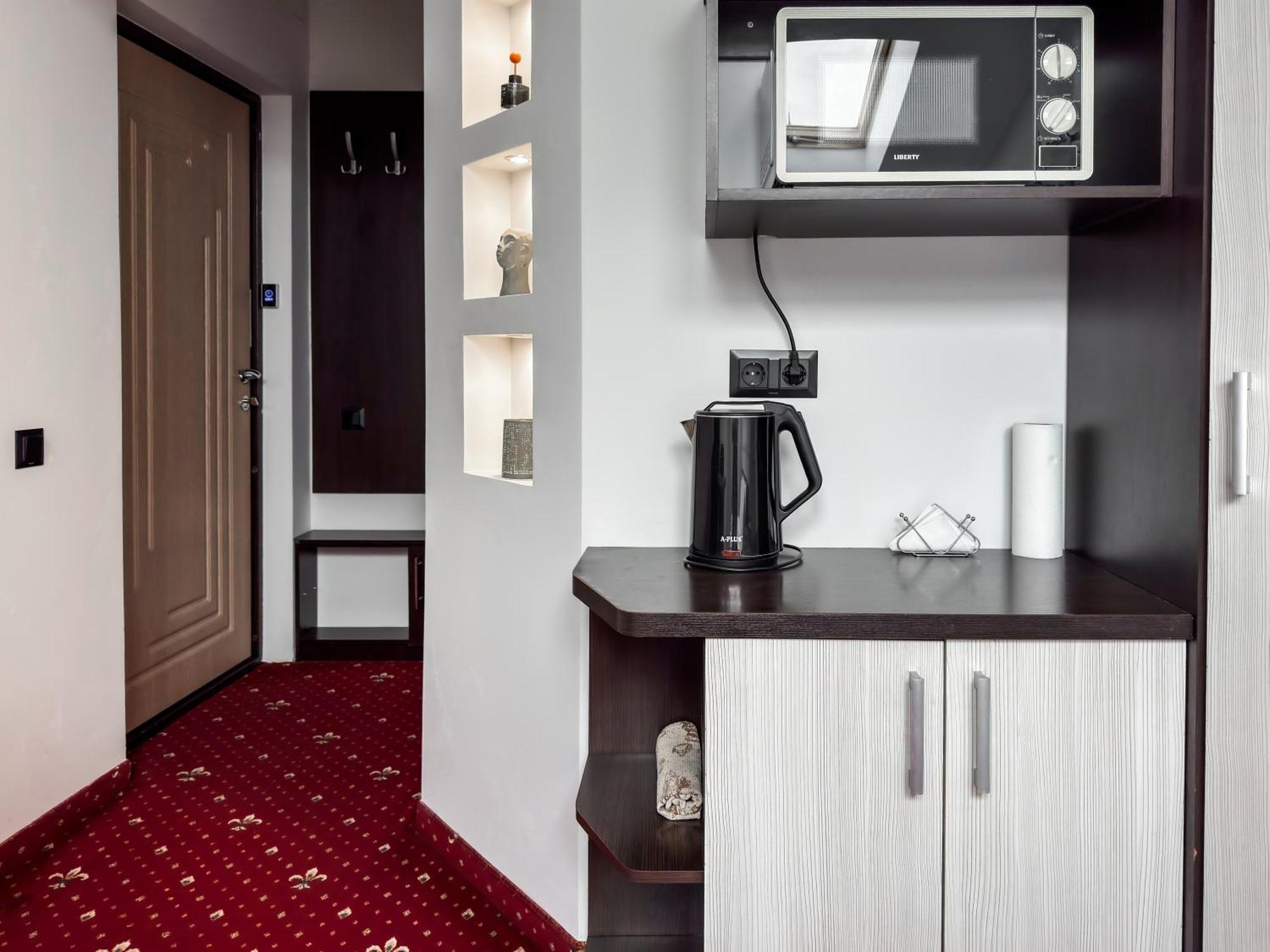 Apartments On Zaliznychna 49 Ivano Frankivsk Bagian luar foto