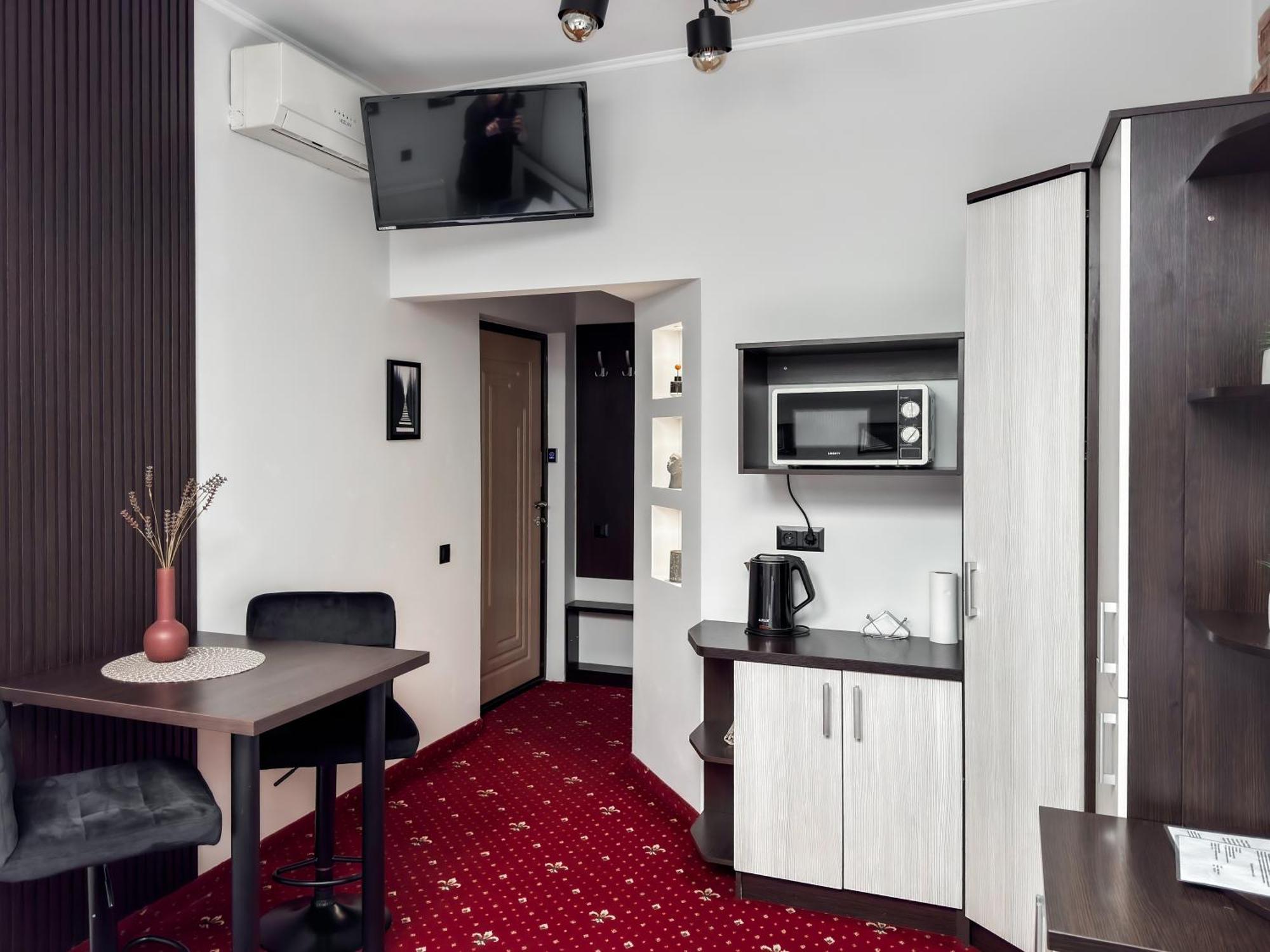 Apartments On Zaliznychna 49 Ivano Frankivsk Bagian luar foto