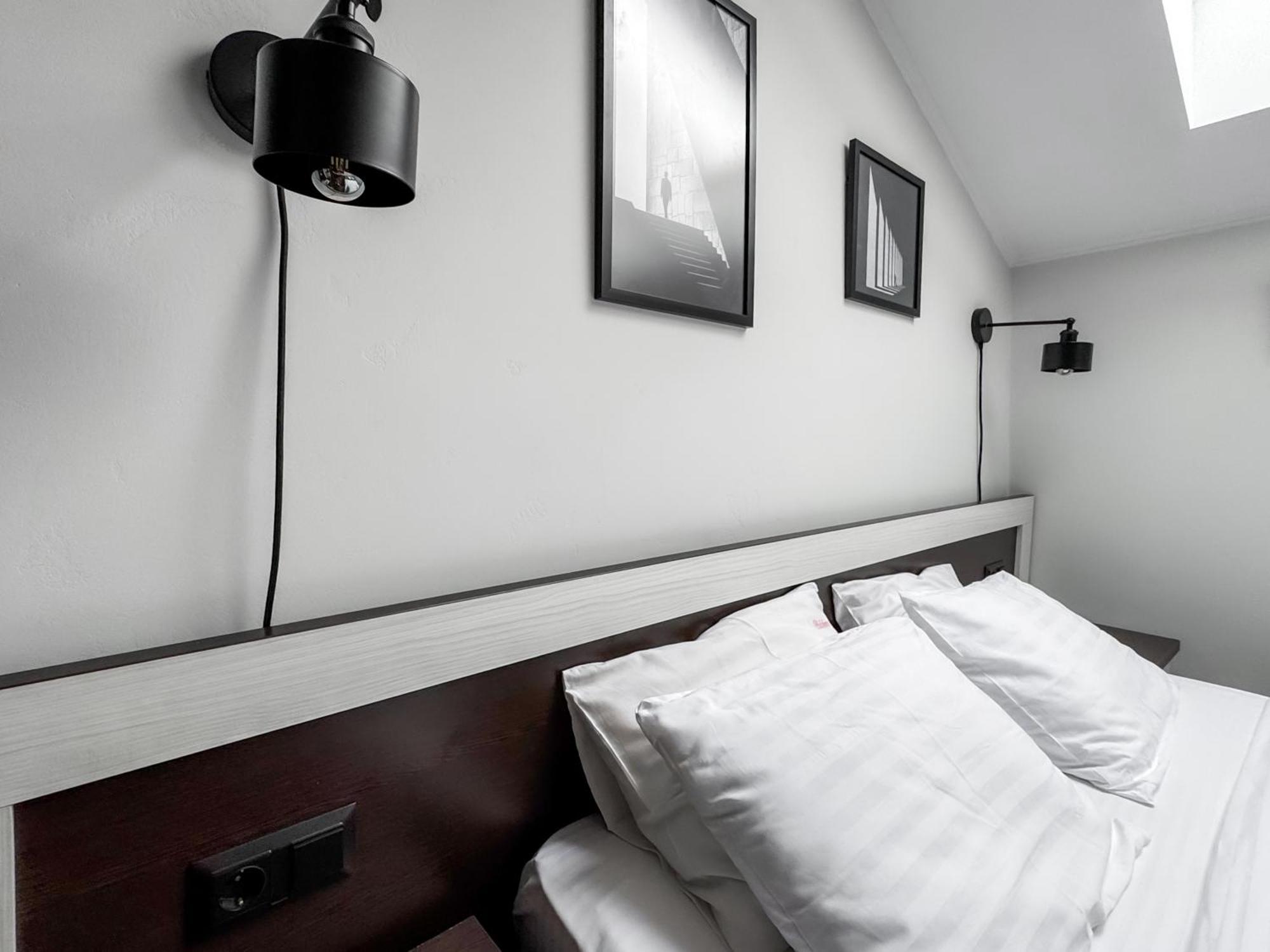 Apartments On Zaliznychna 49 Ivano Frankivsk Bagian luar foto