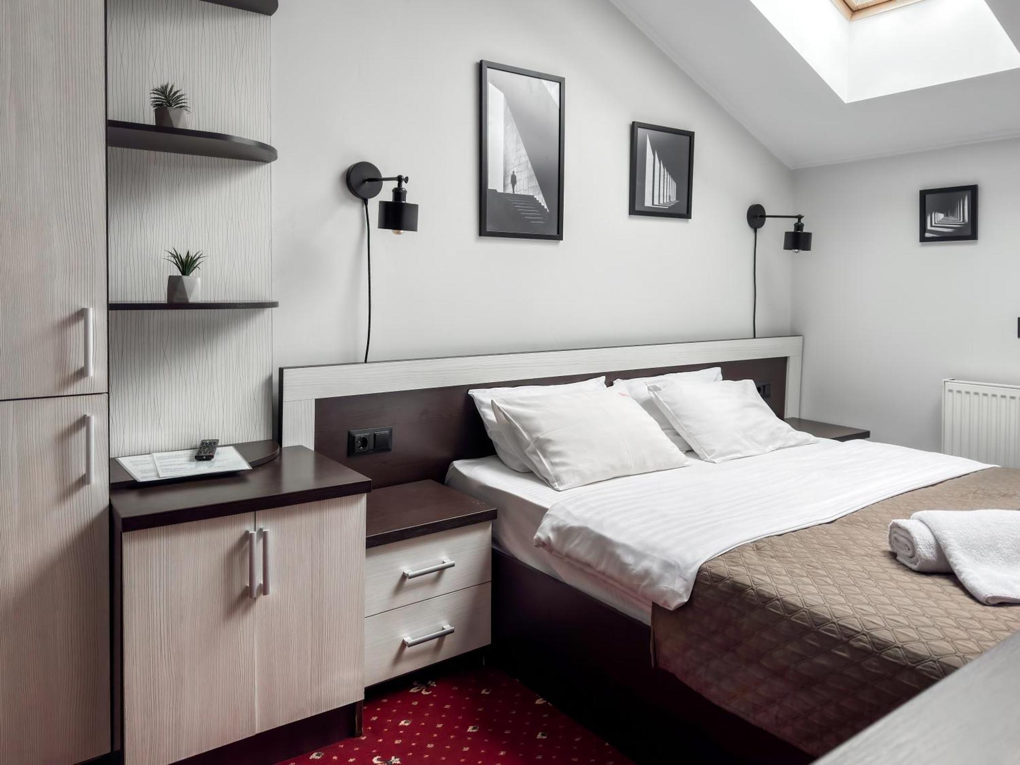 Apartments On Zaliznychna 49 Ivano Frankivsk Bagian luar foto