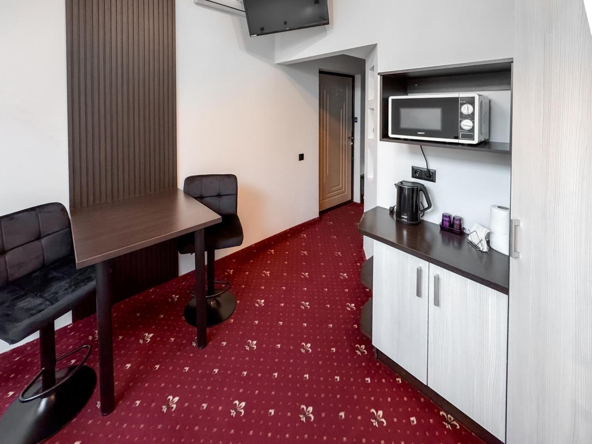 Apartments On Zaliznychna 49 Ivano Frankivsk Bagian luar foto