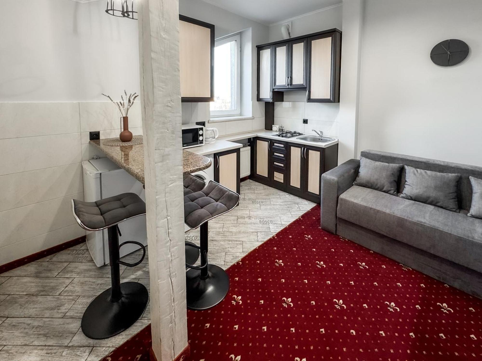 Apartments On Zaliznychna 49 Ivano Frankivsk Bagian luar foto
