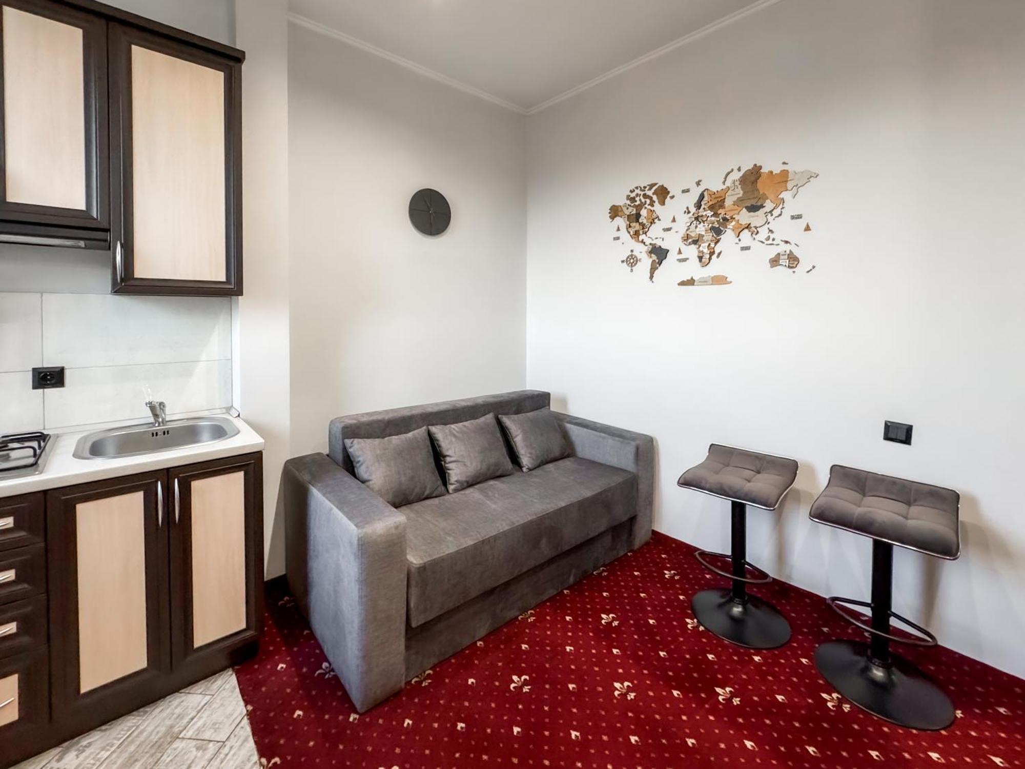 Apartments On Zaliznychna 49 Ivano Frankivsk Bagian luar foto