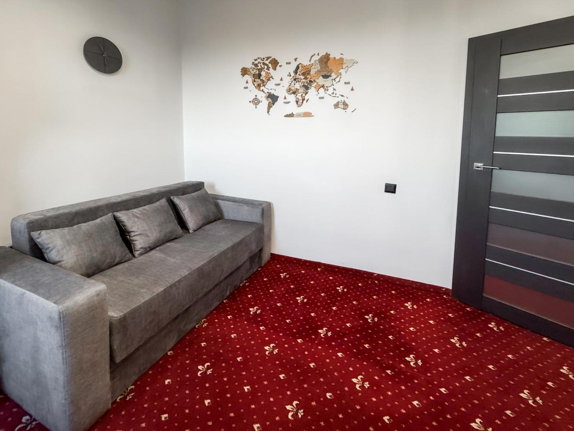 Apartments On Zaliznychna 49 Ivano Frankivsk Bagian luar foto