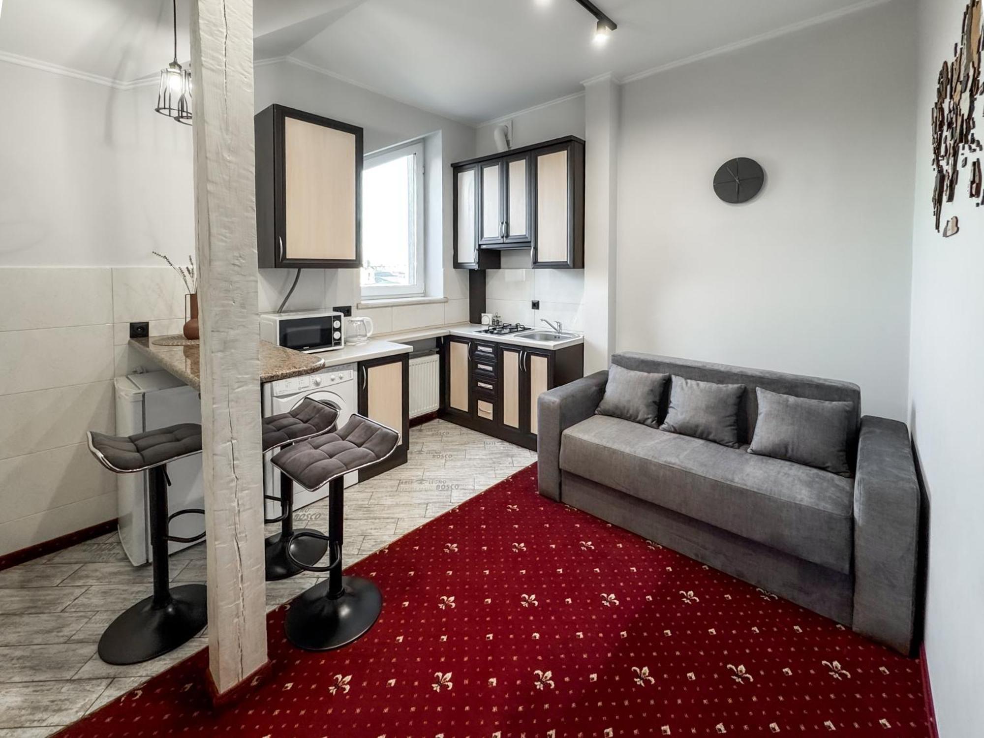 Apartments On Zaliznychna 49 Ivano Frankivsk Bagian luar foto