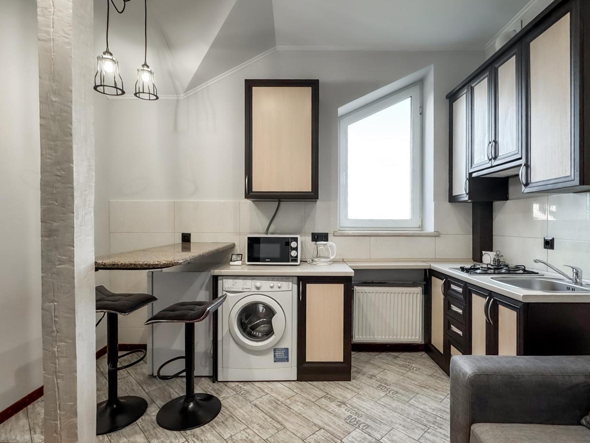 Apartments On Zaliznychna 49 Ivano Frankivsk Bagian luar foto