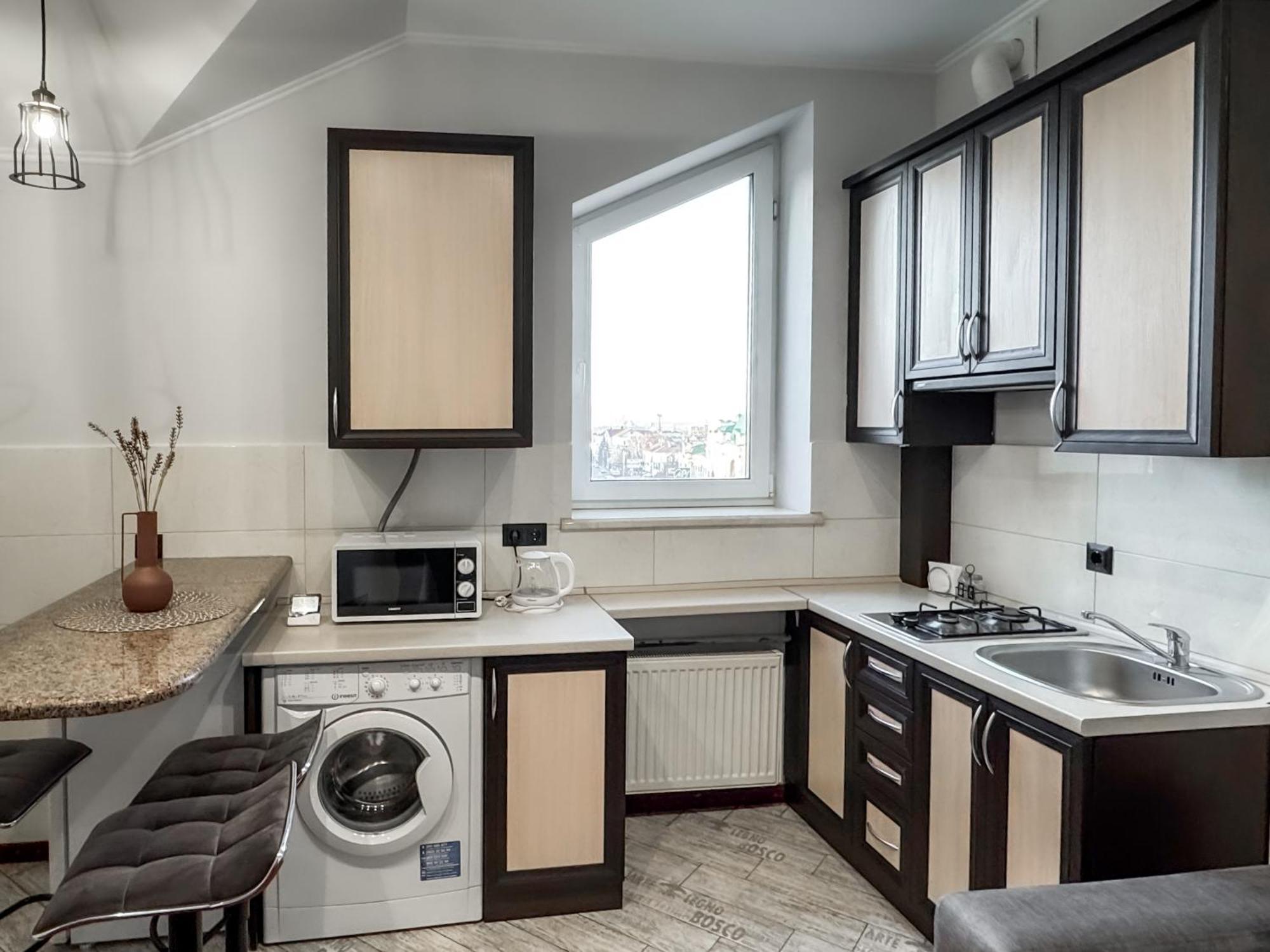 Apartments On Zaliznychna 49 Ivano Frankivsk Bagian luar foto