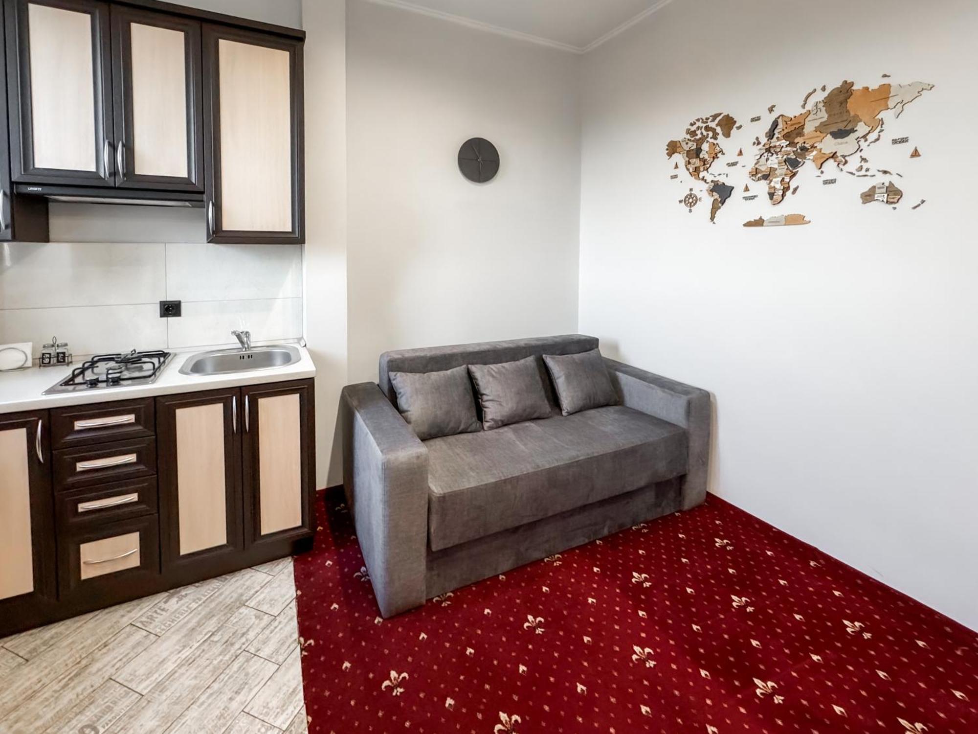 Apartments On Zaliznychna 49 Ivano Frankivsk Bagian luar foto