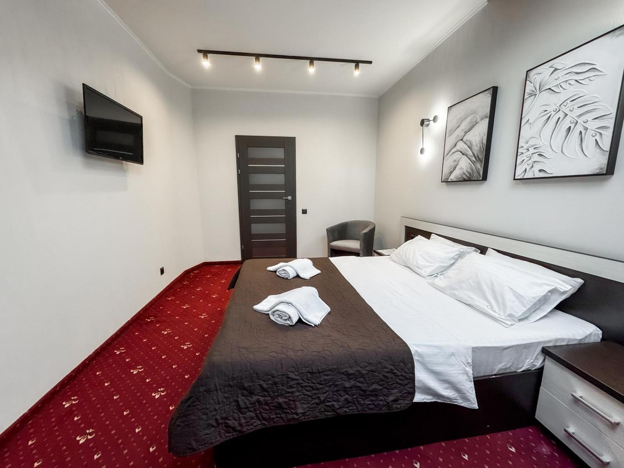 Apartments On Zaliznychna 49 Ivano Frankivsk Bagian luar foto